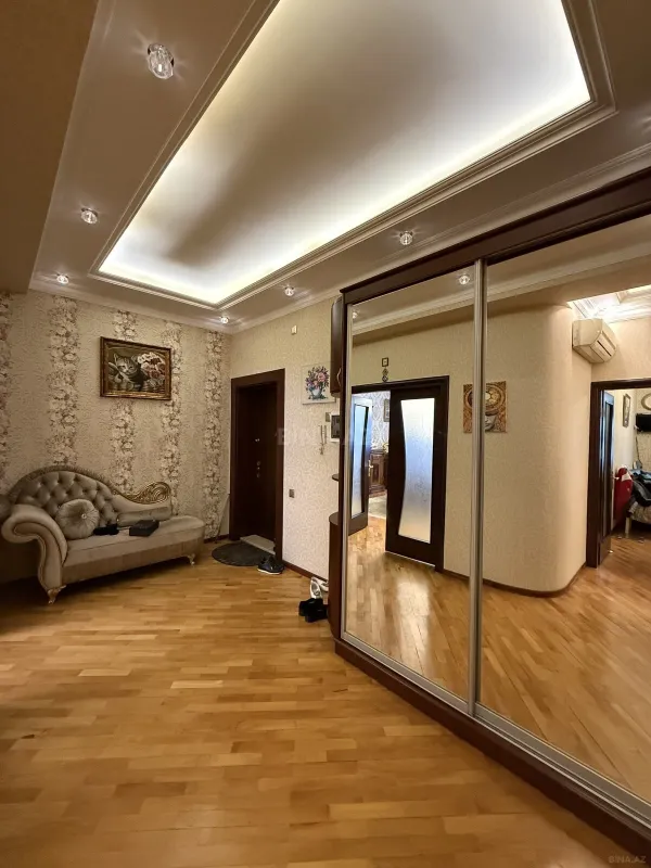 Satılır 3 otaqlı mənzil 147 m²