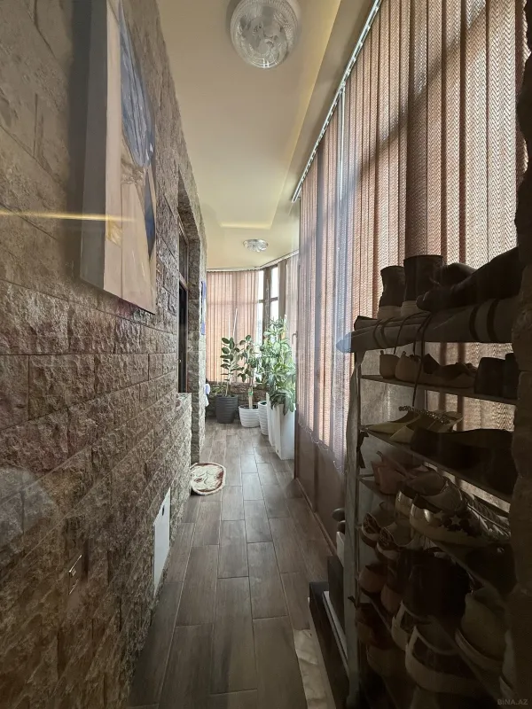 Satılır 3 otaqlı mənzil 147 m²