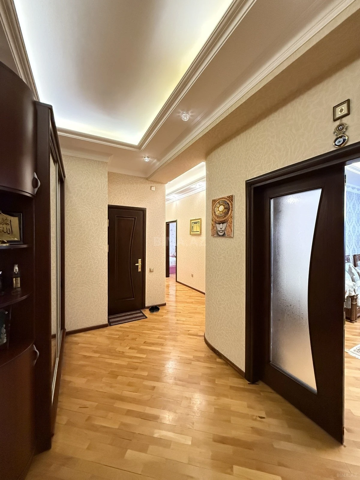 Satılır 3 otaqlı mənzil 147 m²