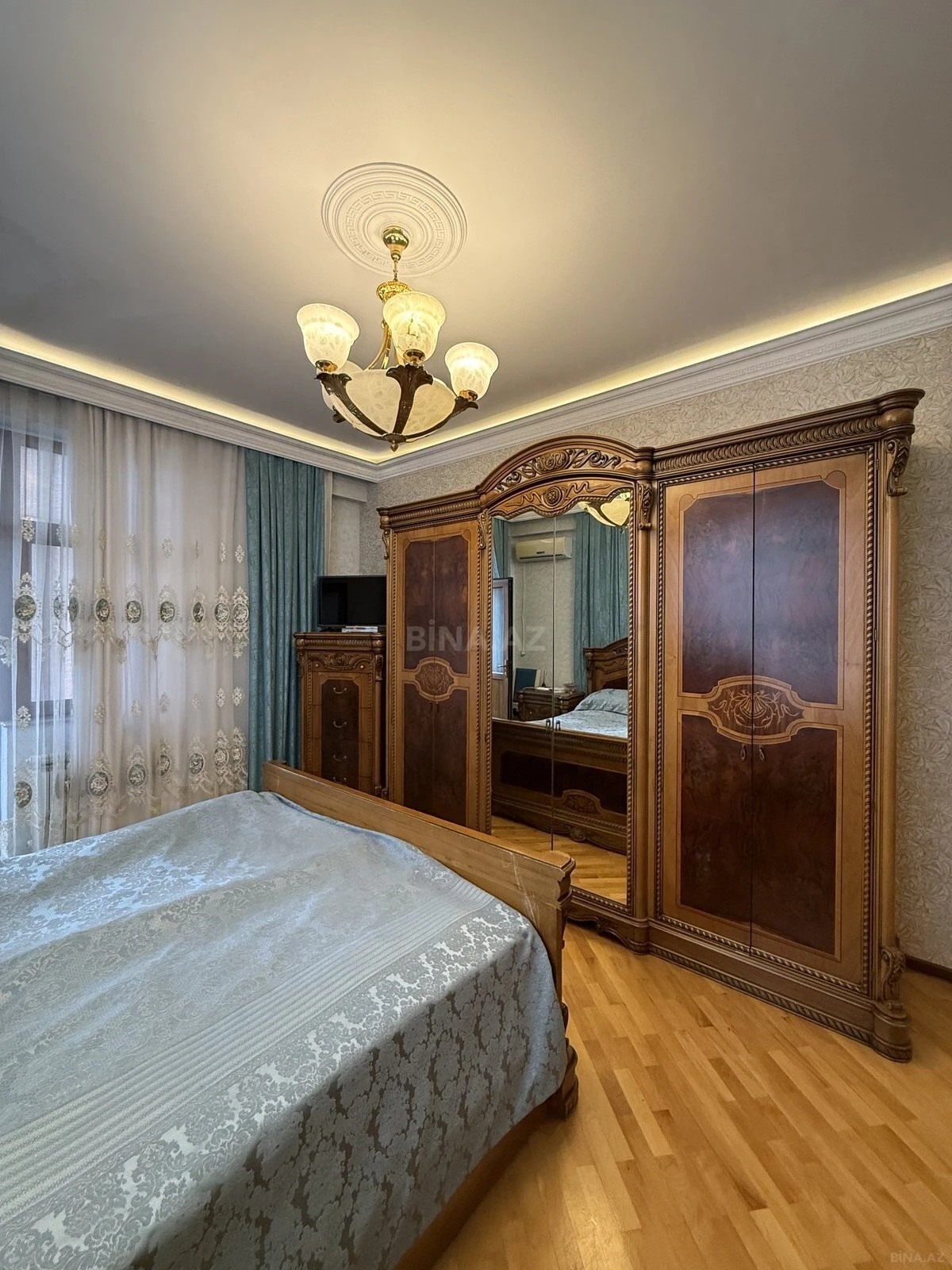 Satılır 3 otaqlı mənzil 147 m²