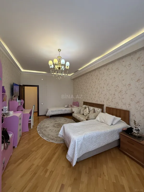Satılır 3 otaqlı mənzil 147 m²