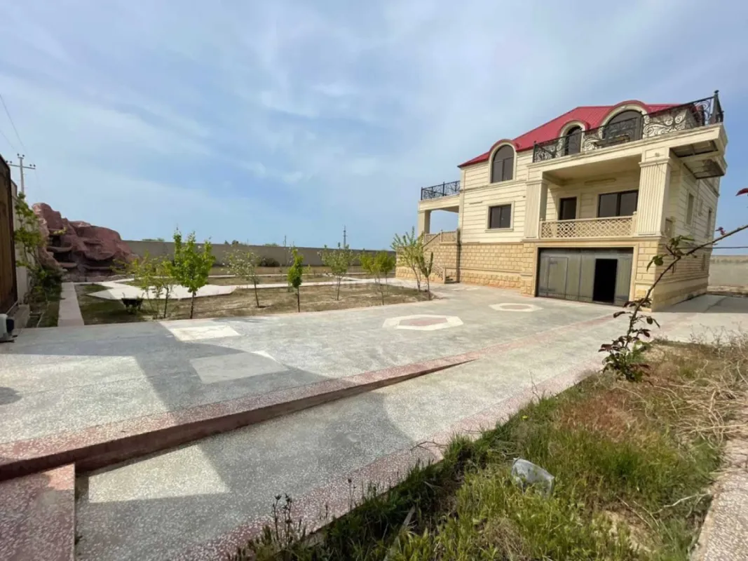 Satılır 6 otaqlı həyət evi 540 m²