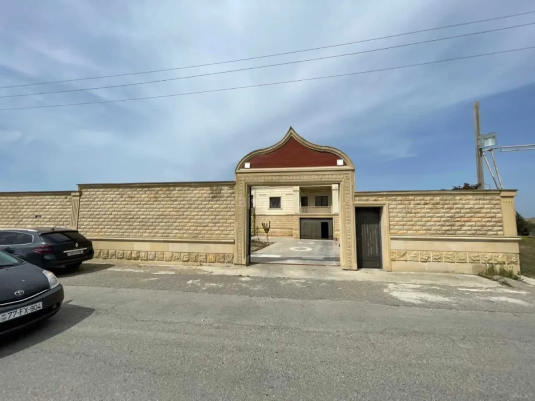 Satılır 6 otaqlı həyət evi 540 m²