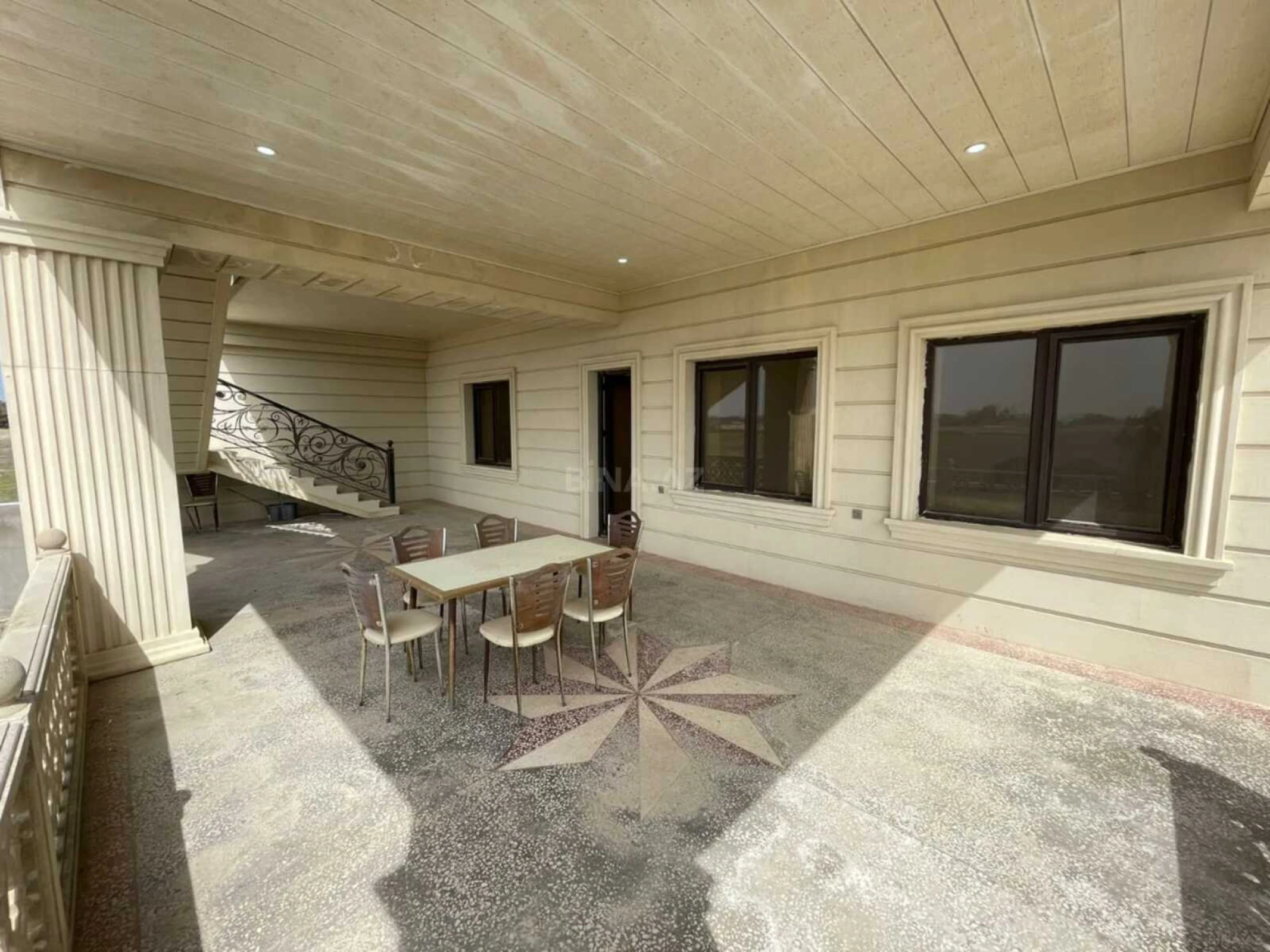 Satılır 6 otaqlı həyət evi 540 m²