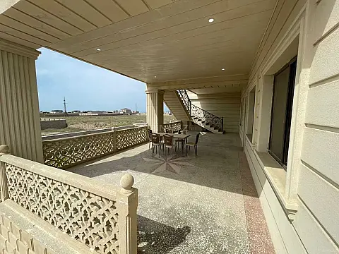 Satılır 6 otaqlı həyət evi 540 m²