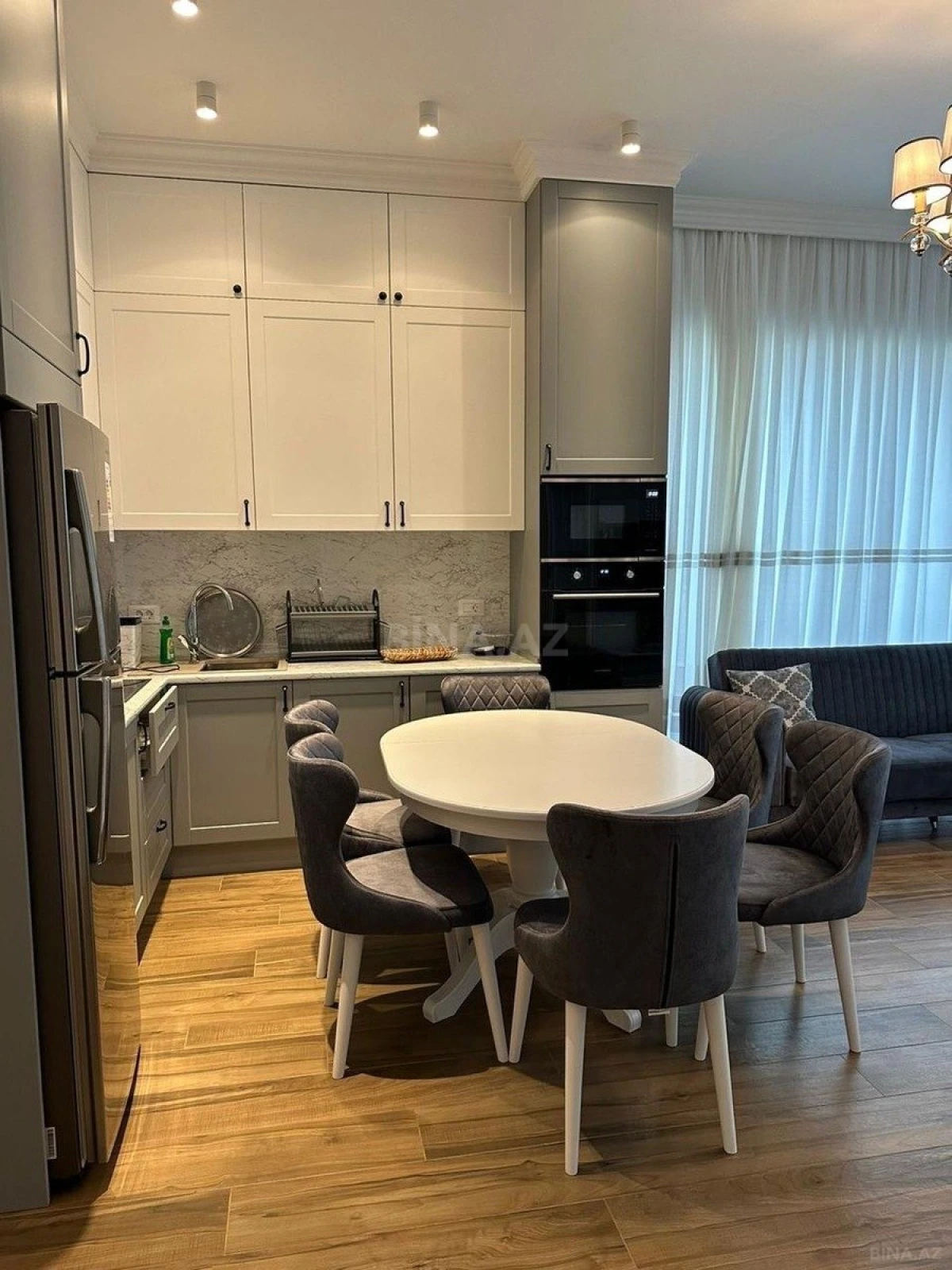 Kirayə verilir 2 otaqlı mənzil 97 m²