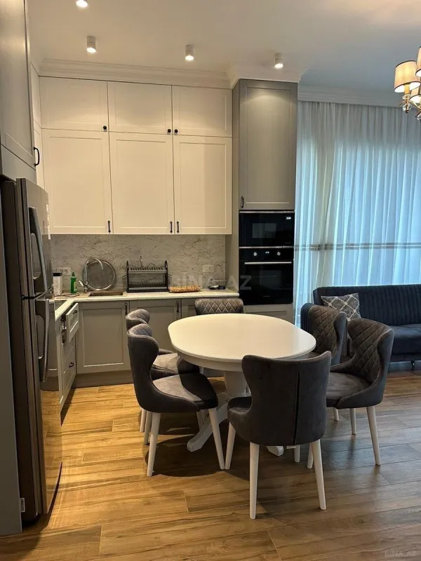 Kirayə verilir 2 otaqlı mənzil 97 m²