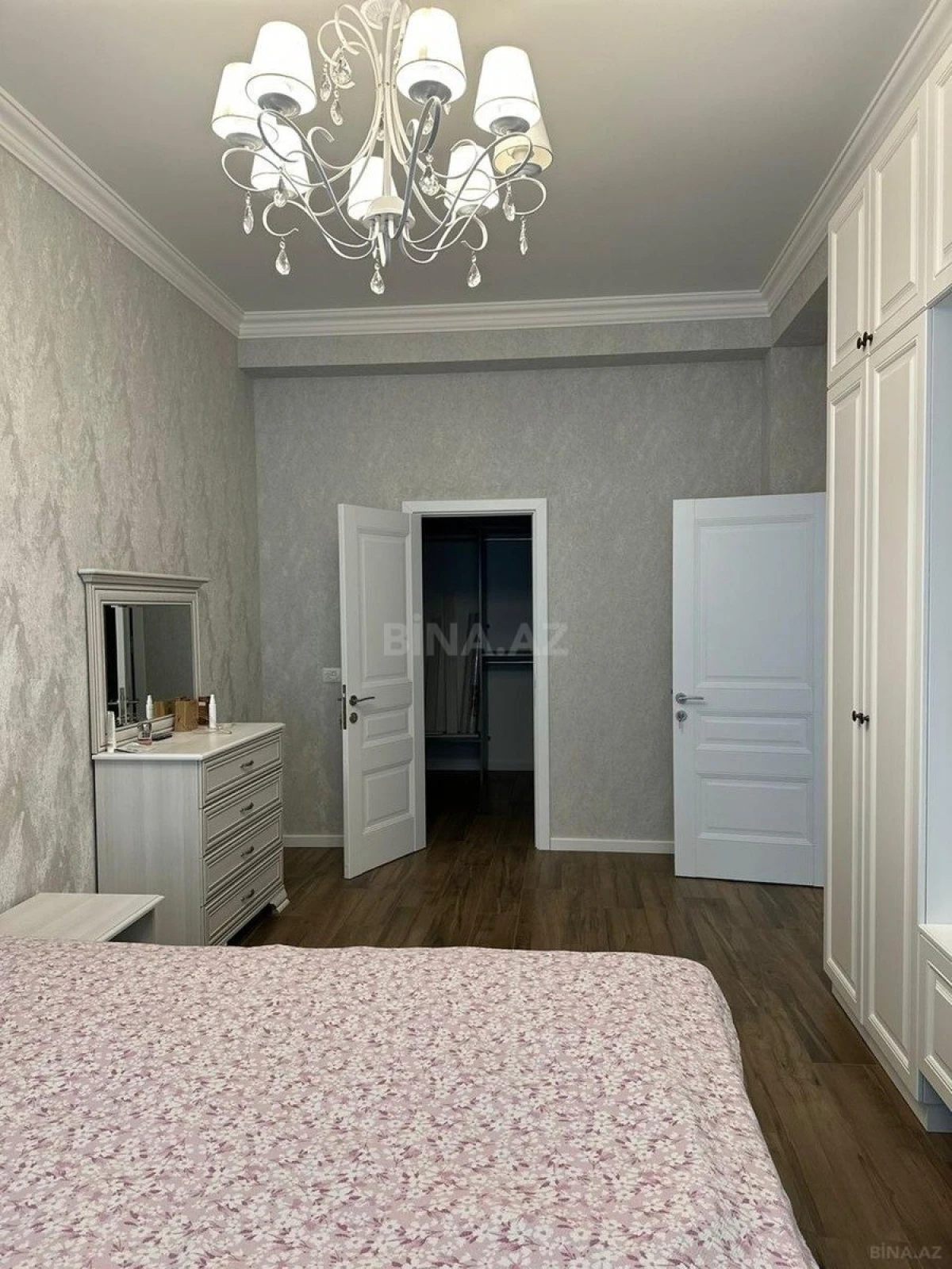 Kirayə verilir 2 otaqlı mənzil 97 m²