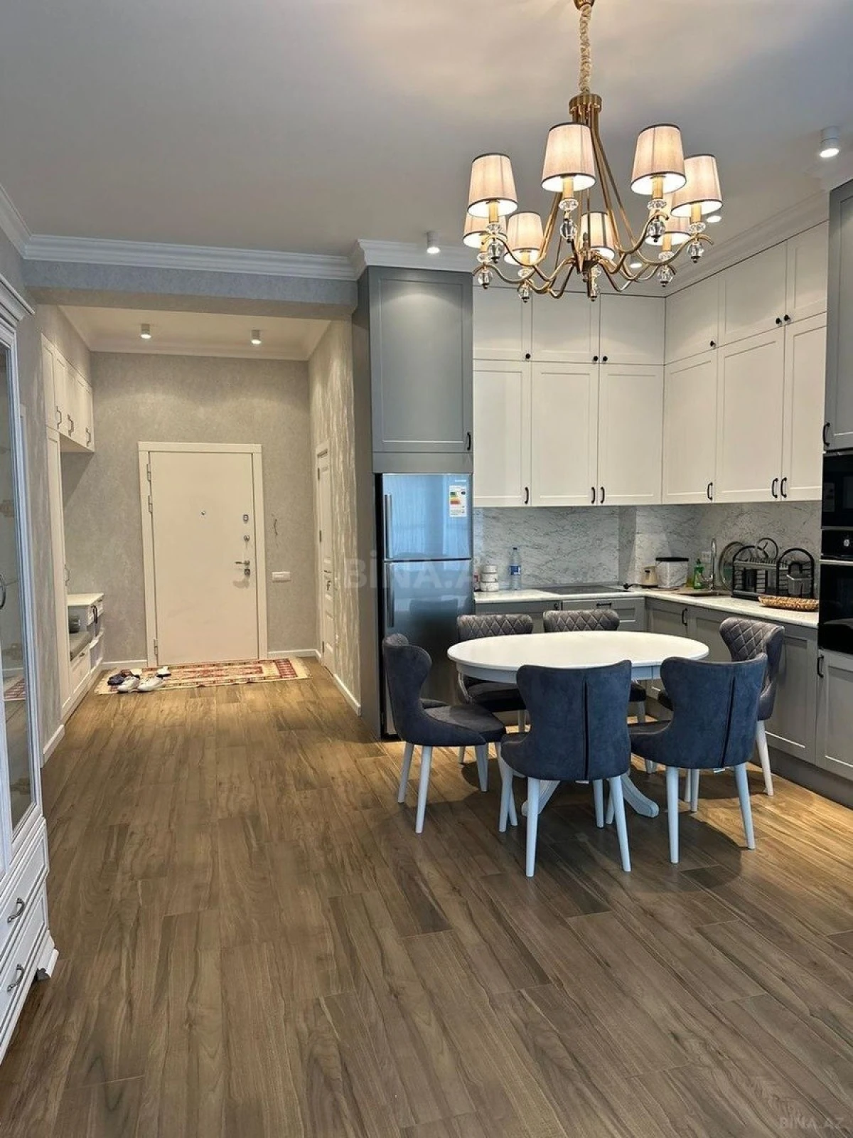 Kirayə verilir 2 otaqlı mənzil 97 m²