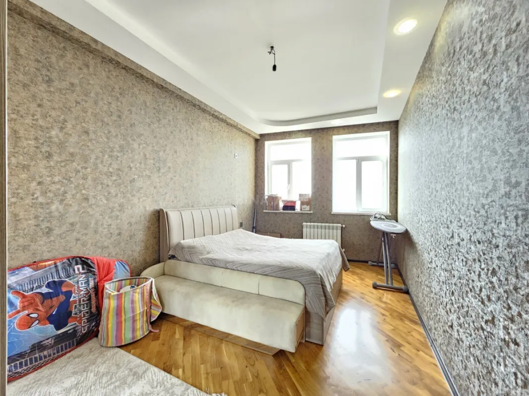 Satılır 3 otaqlı mənzil 93 m²
