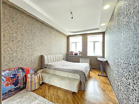 Satılır 3 otaqlı mənzil 93 m²