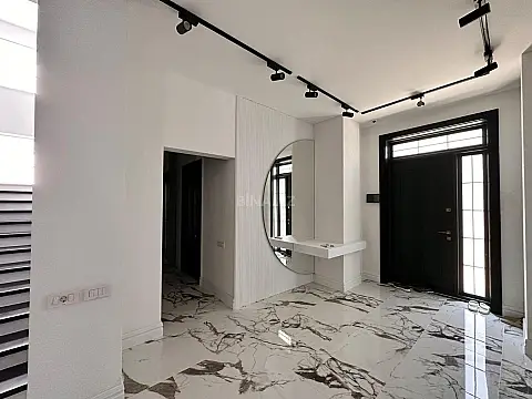 Kirayə verilir 6 otaqlı həyət evi 550 m²