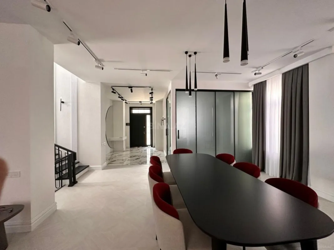 Kirayə verilir 6 otaqlı həyət evi 550 m²