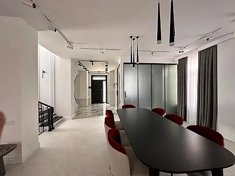 Kirayə verilir 6 otaqlı həyət evi 550 m²