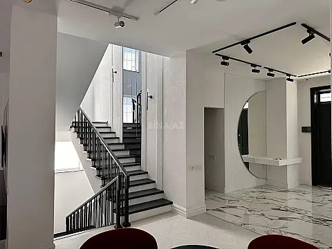 Kirayə verilir 6 otaqlı həyət evi 550 m²