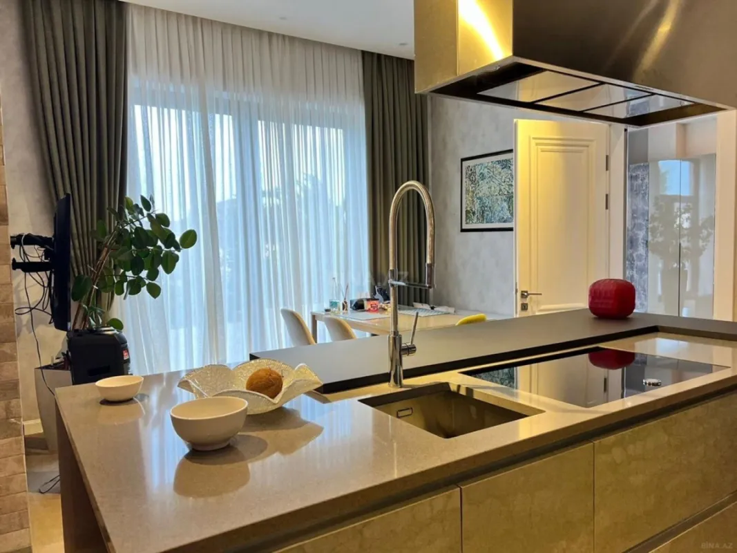 Kirayə verilir 6 otaqlı həyət evi 600 m²