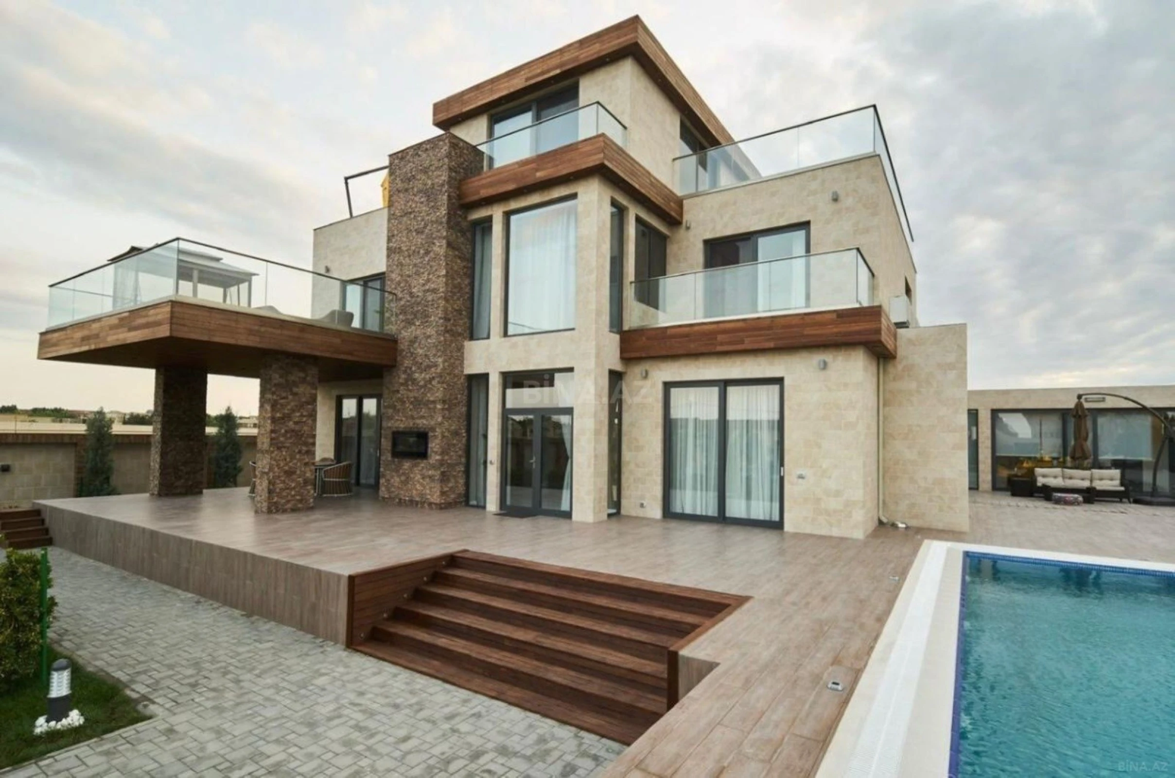 Kirayə verilir 6 otaqlı həyət evi 600 m²