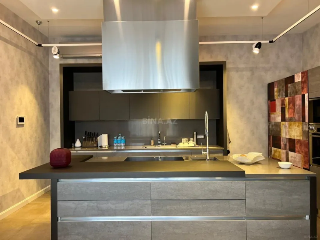 Kirayə verilir 6 otaqlı həyət evi 600 m²