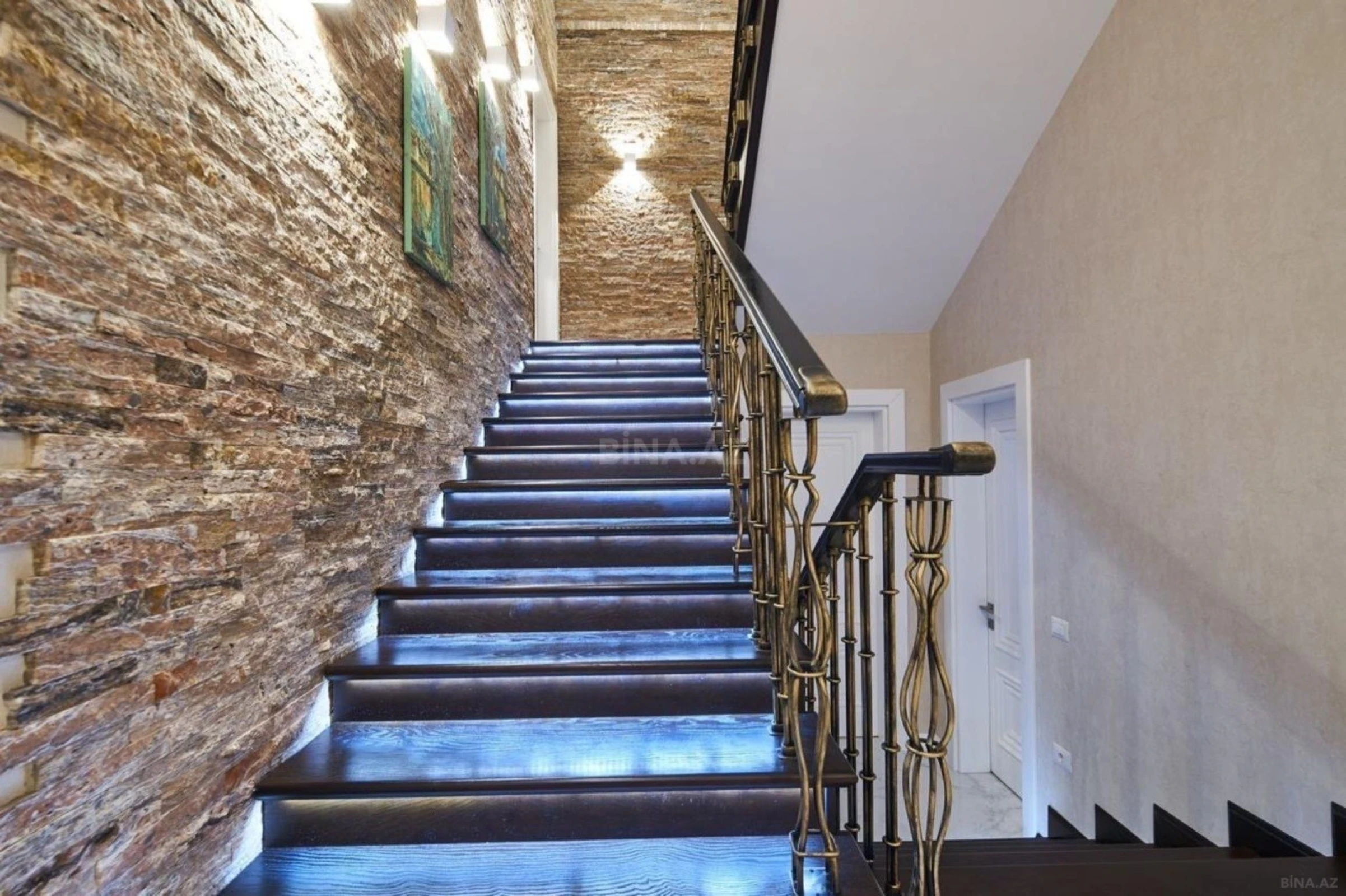 Kirayə verilir 6 otaqlı həyət evi 600 m²