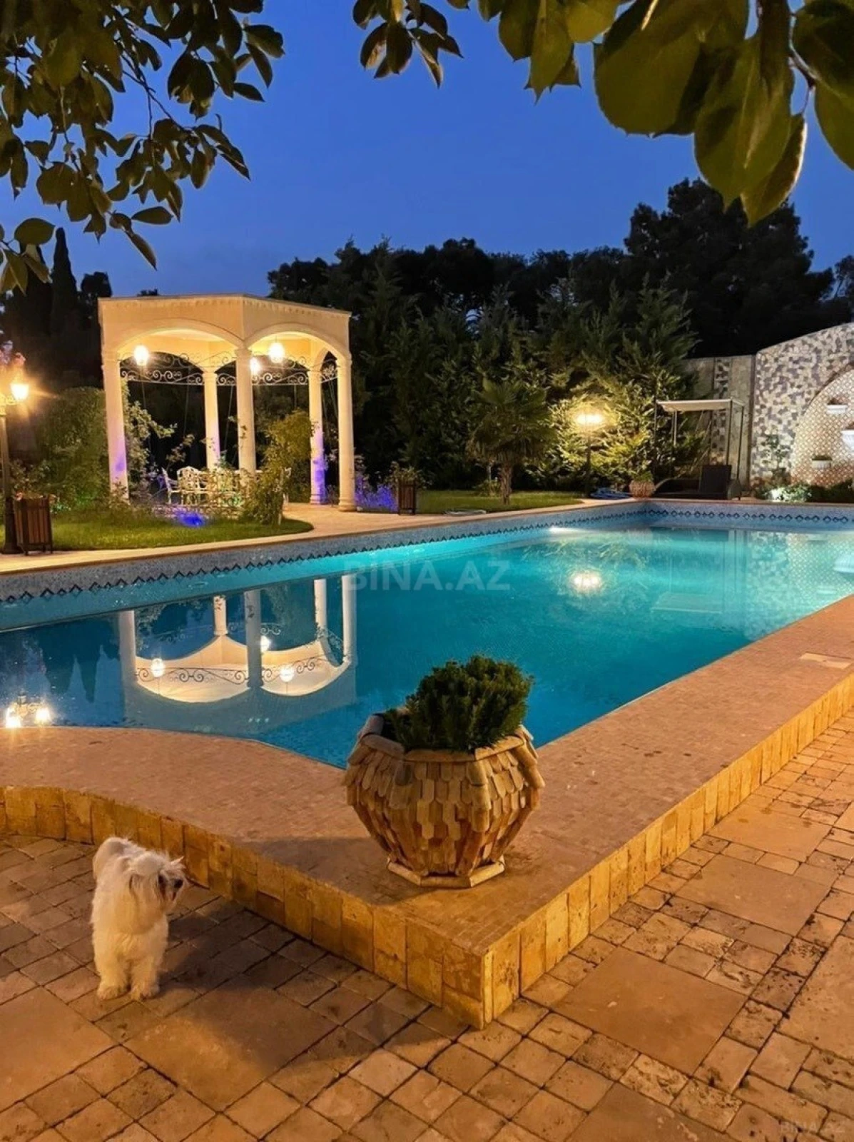 Kirayə verilir 6 otaqlı həyət evi 700 m²