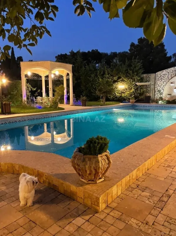 Kirayə verilir 6 otaqlı həyət evi 700 m²