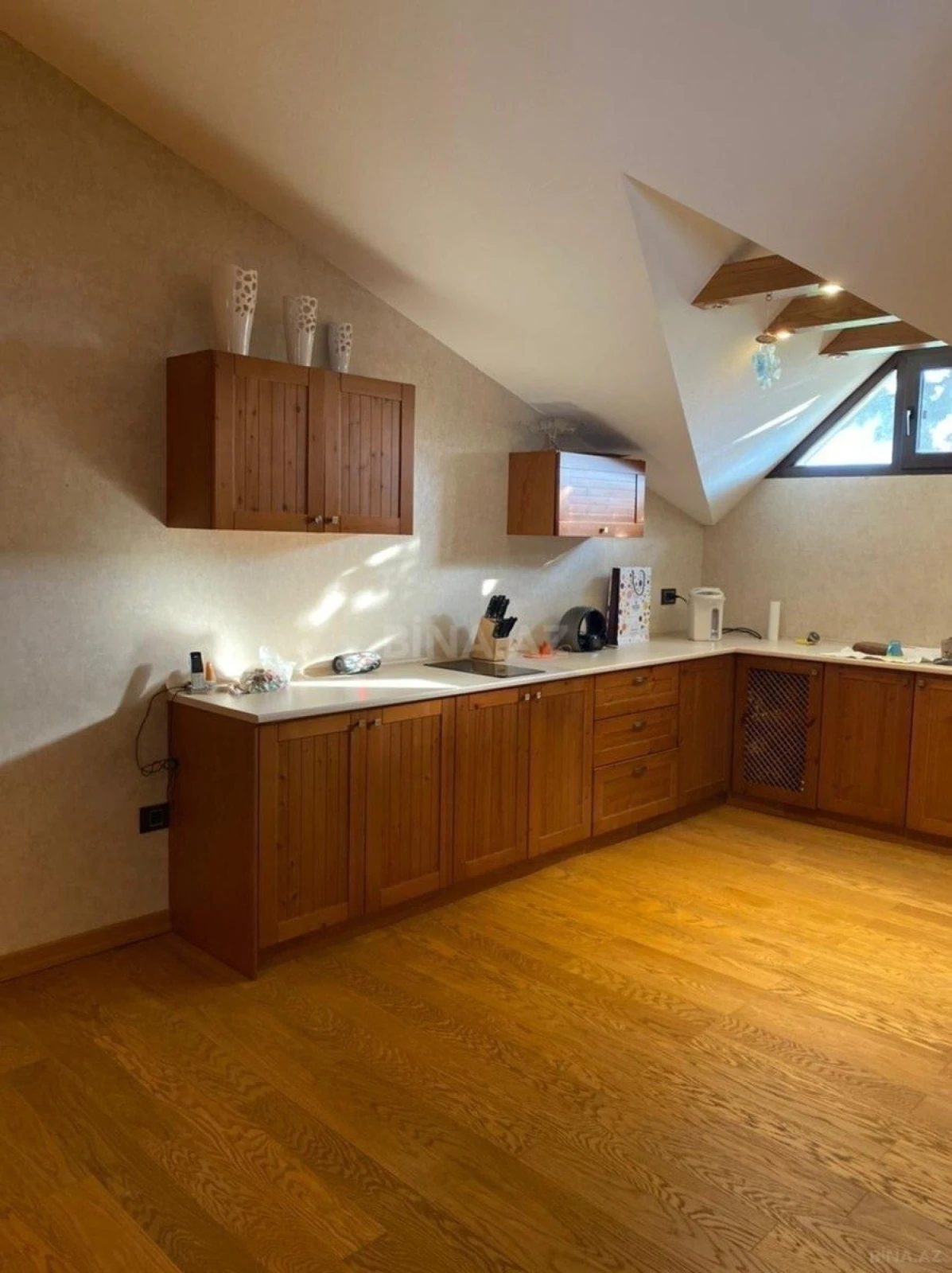 Kirayə verilir 6 otaqlı həyət evi 700 m²