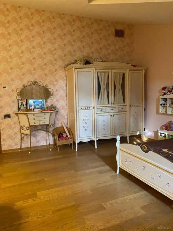 Kirayə verilir 6 otaqlı həyət evi 700 m²