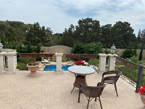 Kirayə verilir 6 otaqlı həyət evi 700 m²