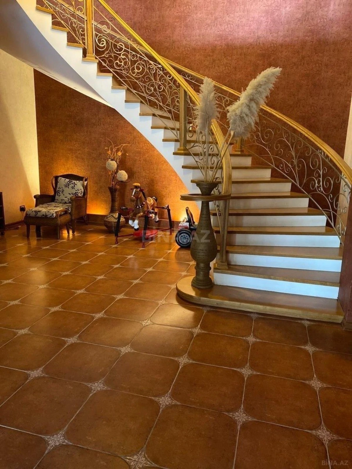 Kirayə verilir 6 otaqlı həyət evi 700 m²