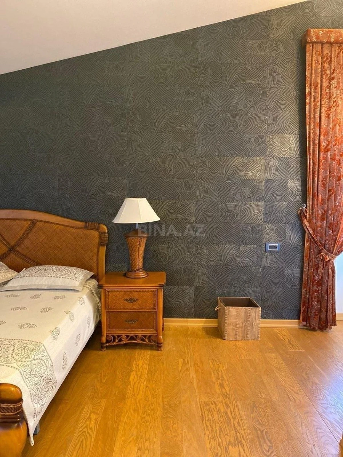 Kirayə verilir 6 otaqlı həyət evi 700 m²