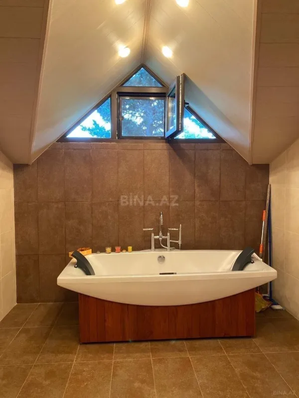 Kirayə verilir 6 otaqlı həyət evi 700 m²