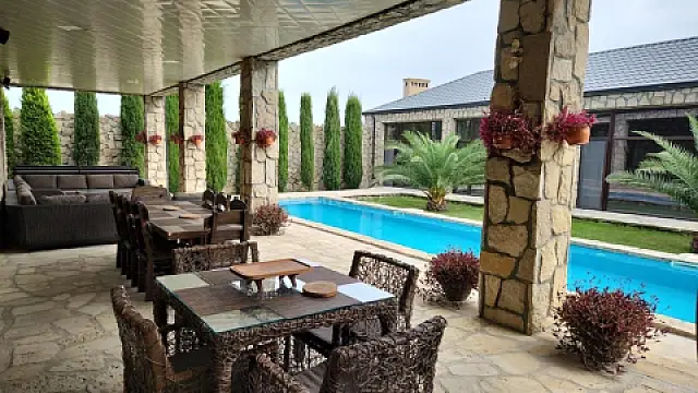 Kirayə verilir 5 otaqlı həyət evi 500 m²