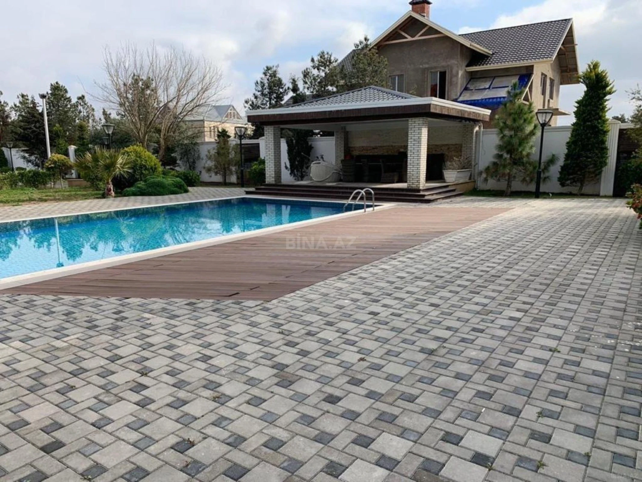 Kirayə verilir 5 otaqlı həyət evi 500 m²