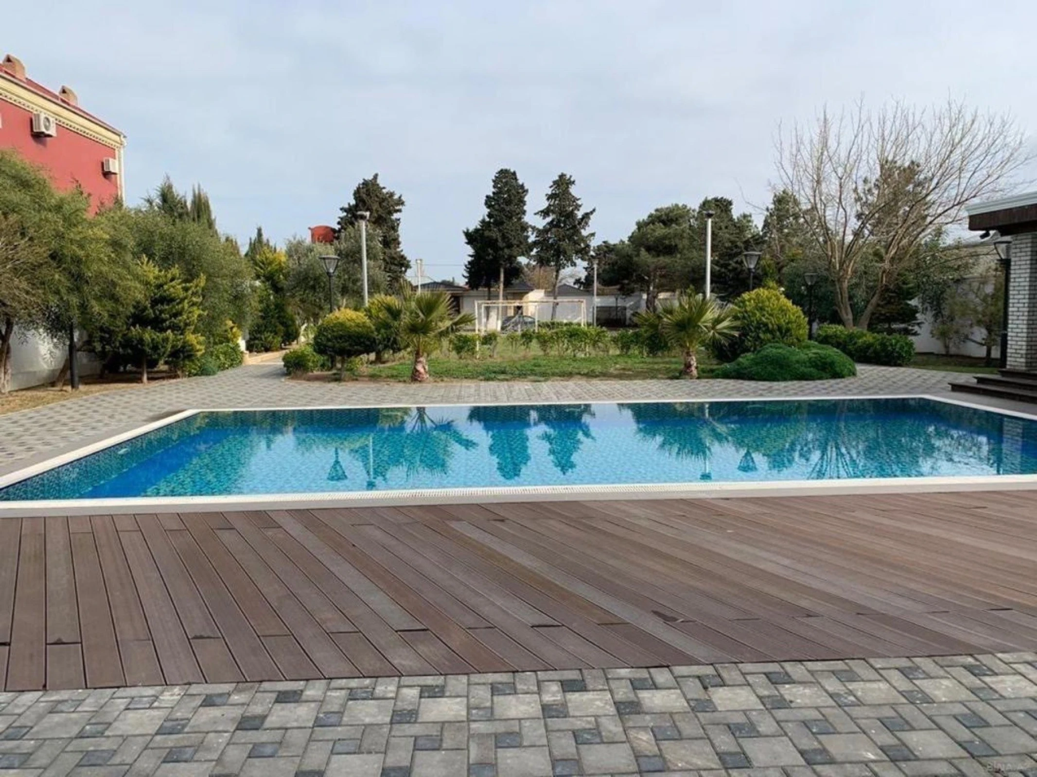 Kirayə verilir 5 otaqlı həyət evi 500 m²