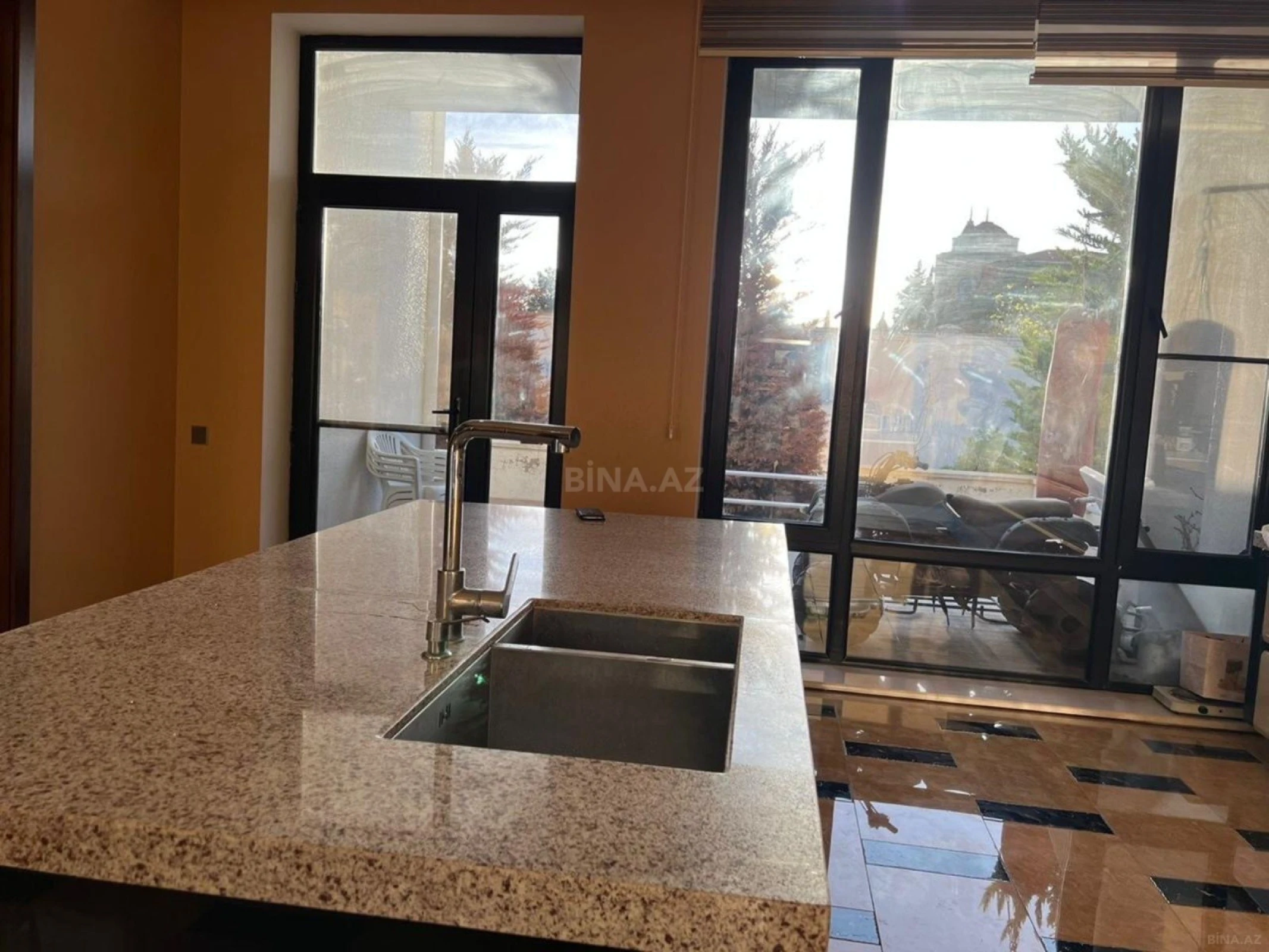 Kirayə verilir 5 otaqlı həyət evi 500 m²