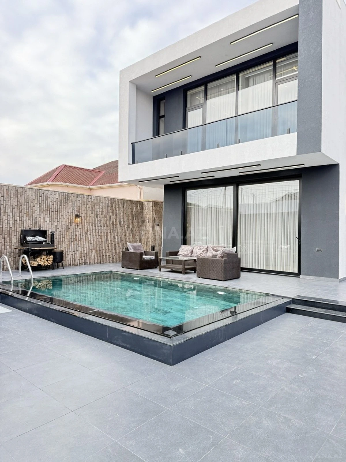 Satılır 4 otaqlı həyət evi 250 m²