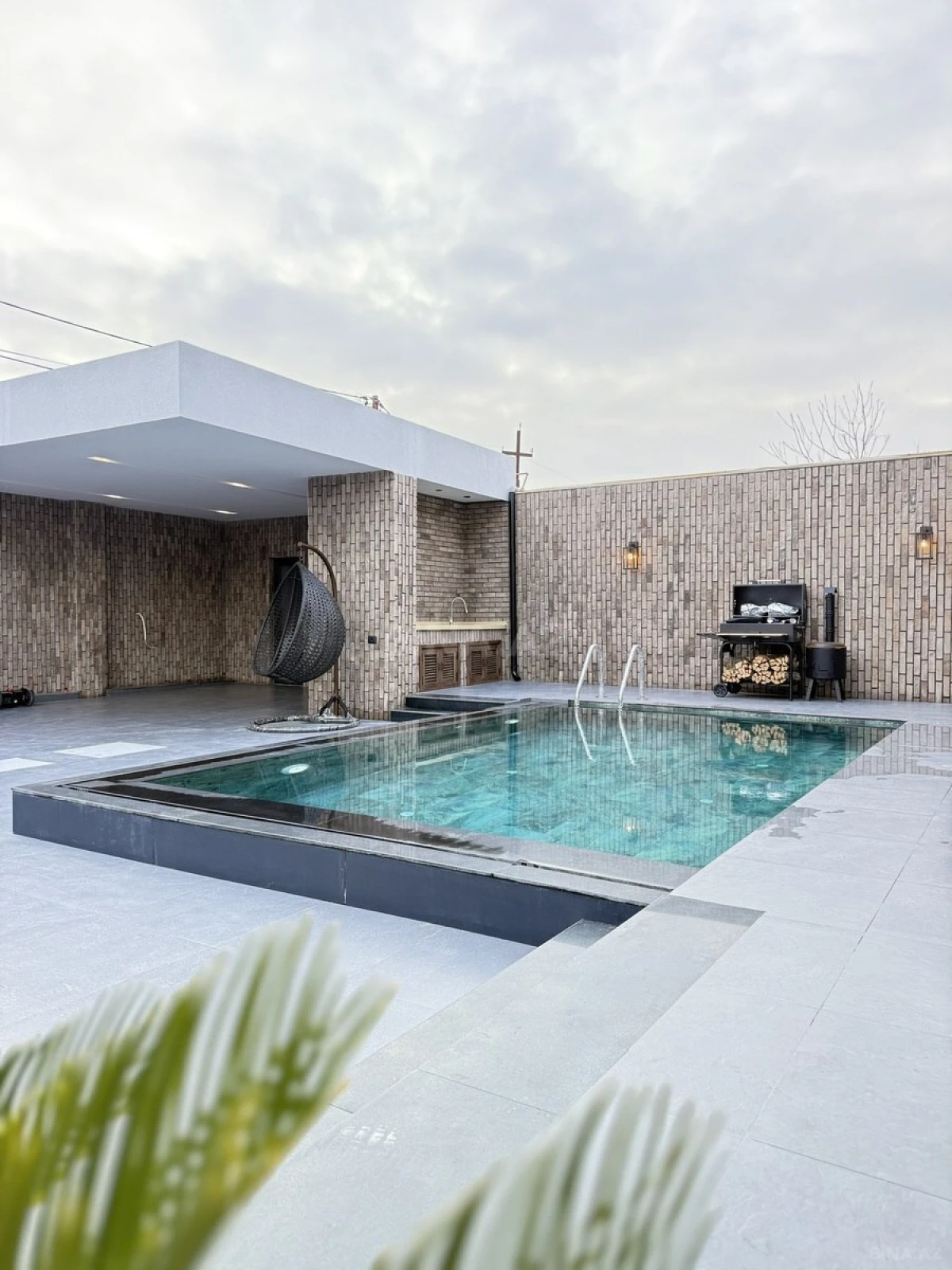 Satılır 4 otaqlı həyət evi 250 m²