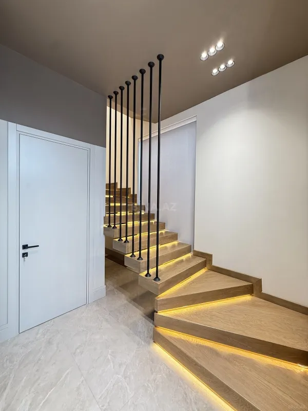 Satılır 4 otaqlı həyət evi 250 m²