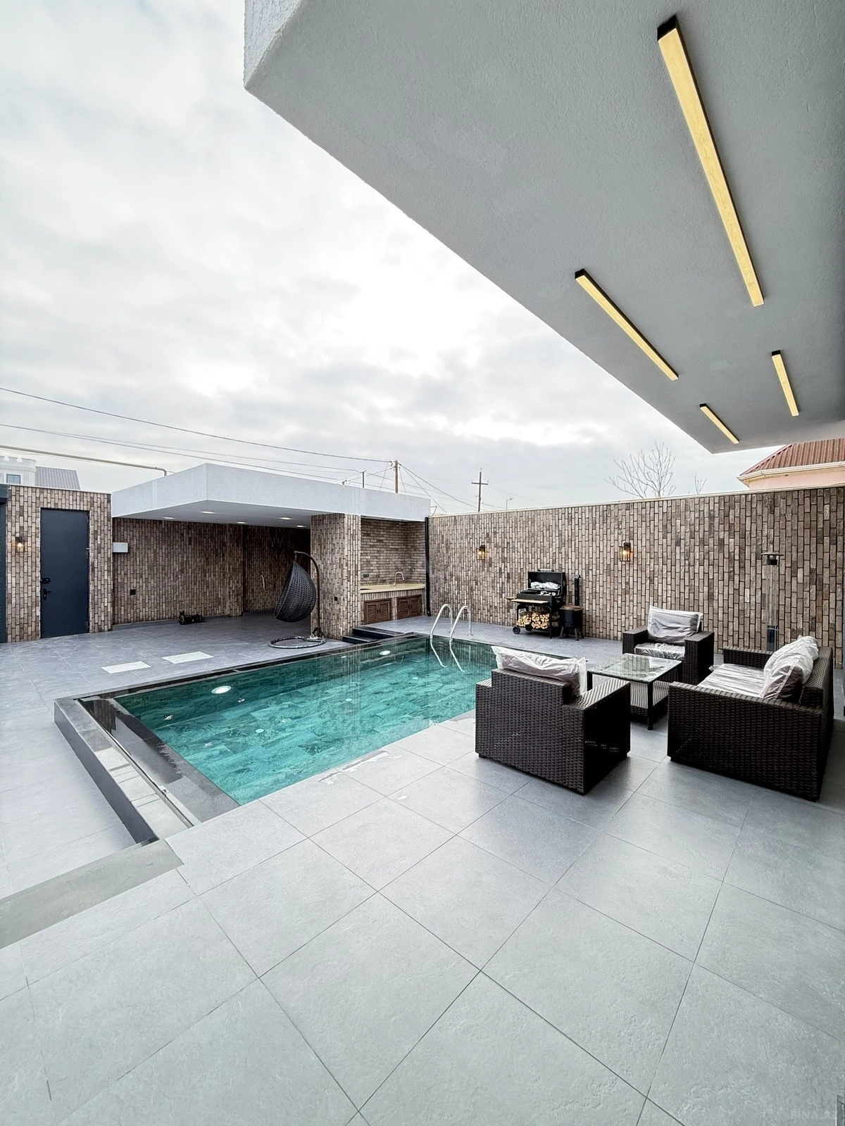 Satılır 4 otaqlı həyət evi 250 m²