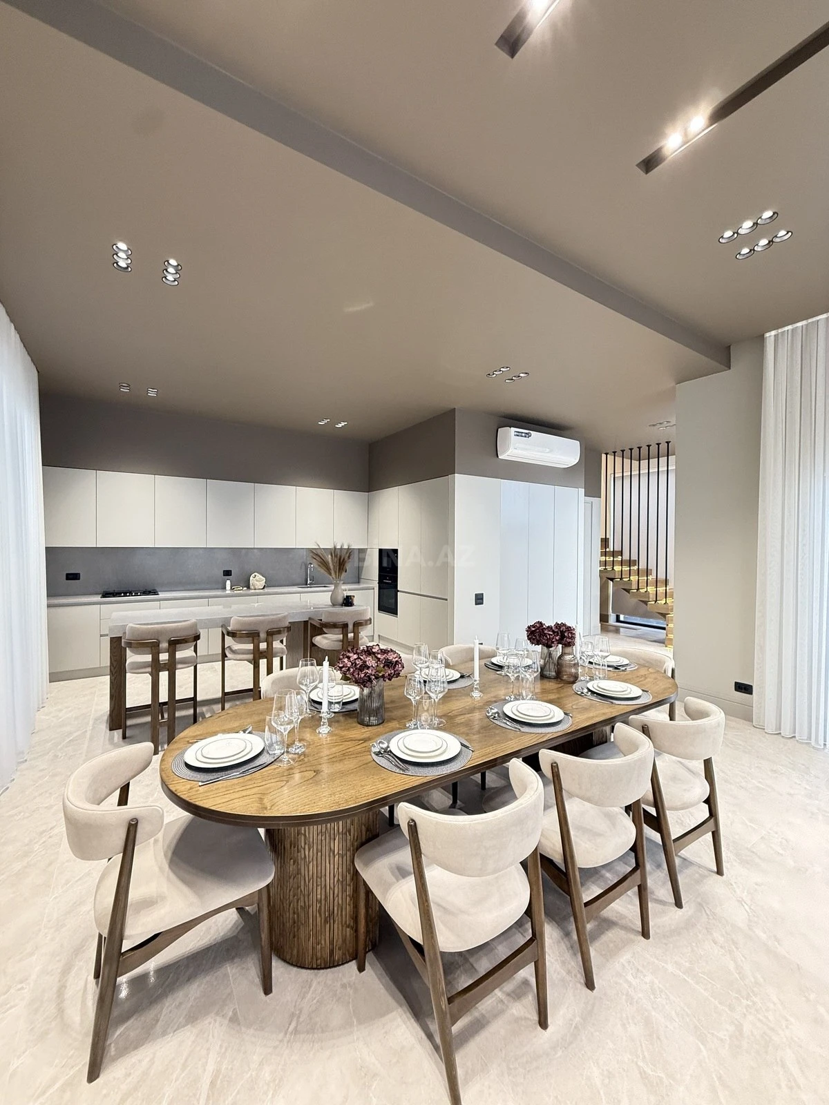 Satılır 4 otaqlı həyət evi 250 m²