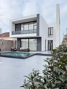 Satılır 4 otaqlı həyət evi 250 m²