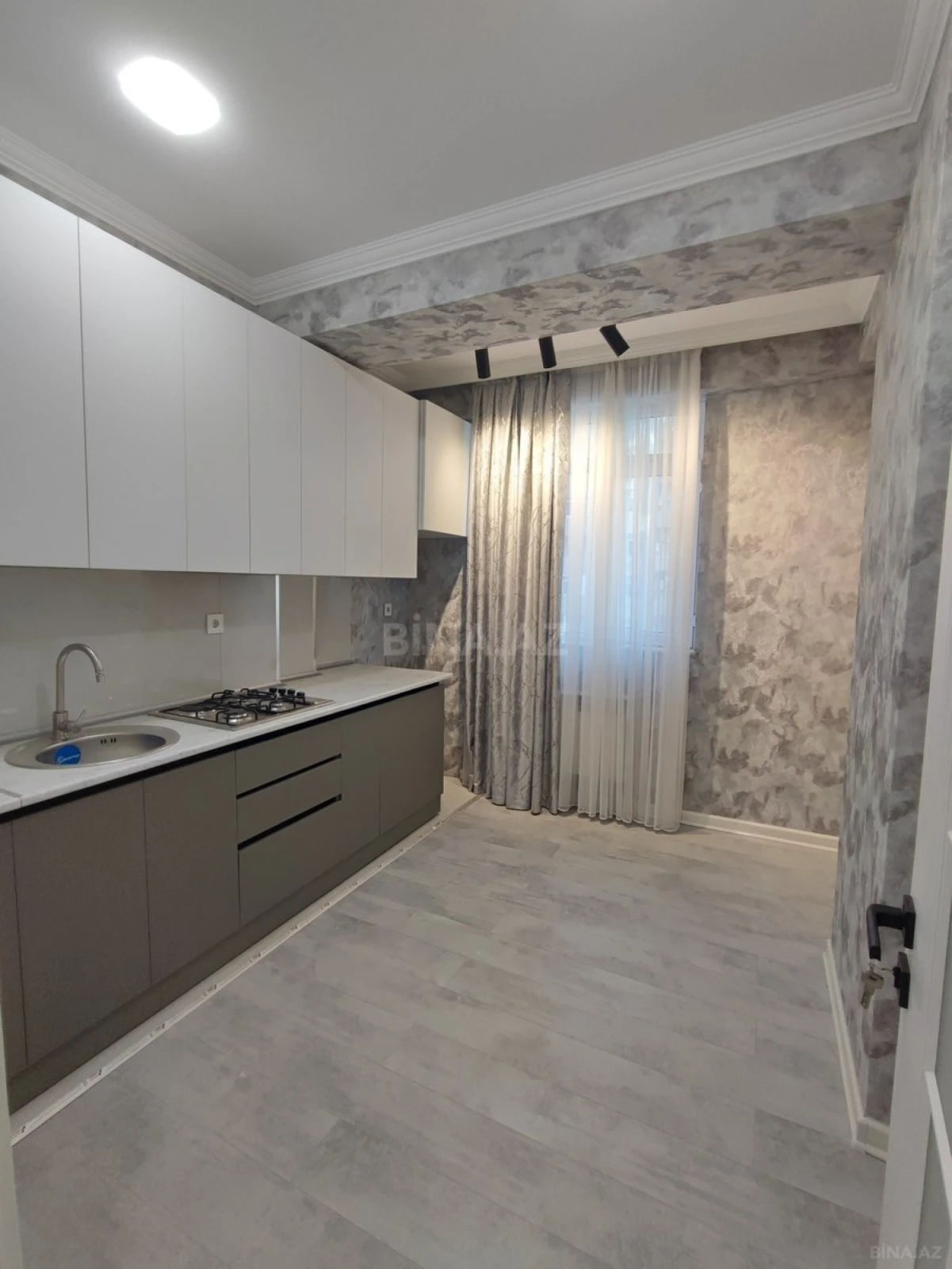 Satılır 2 otaqlı mənzil 78 m²