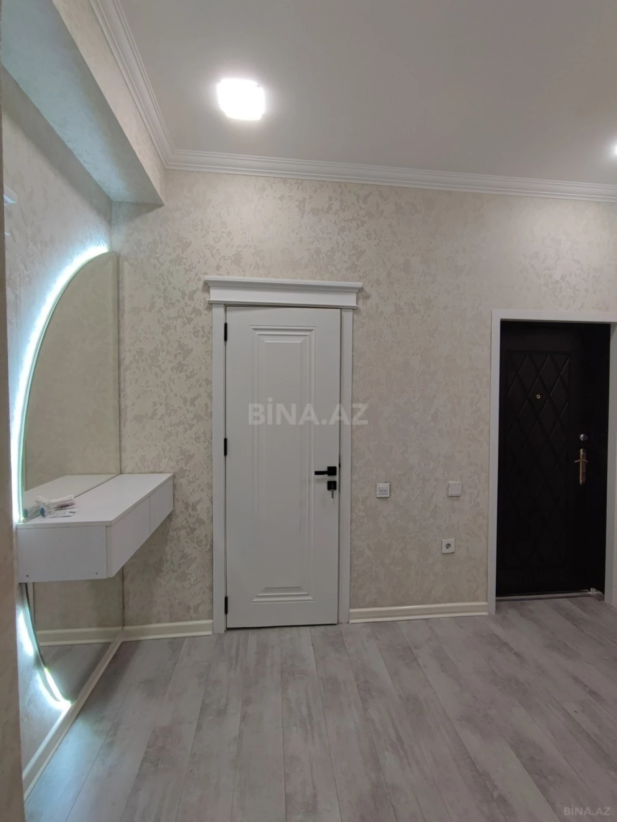 Satılır 2 otaqlı mənzil 78 m²
