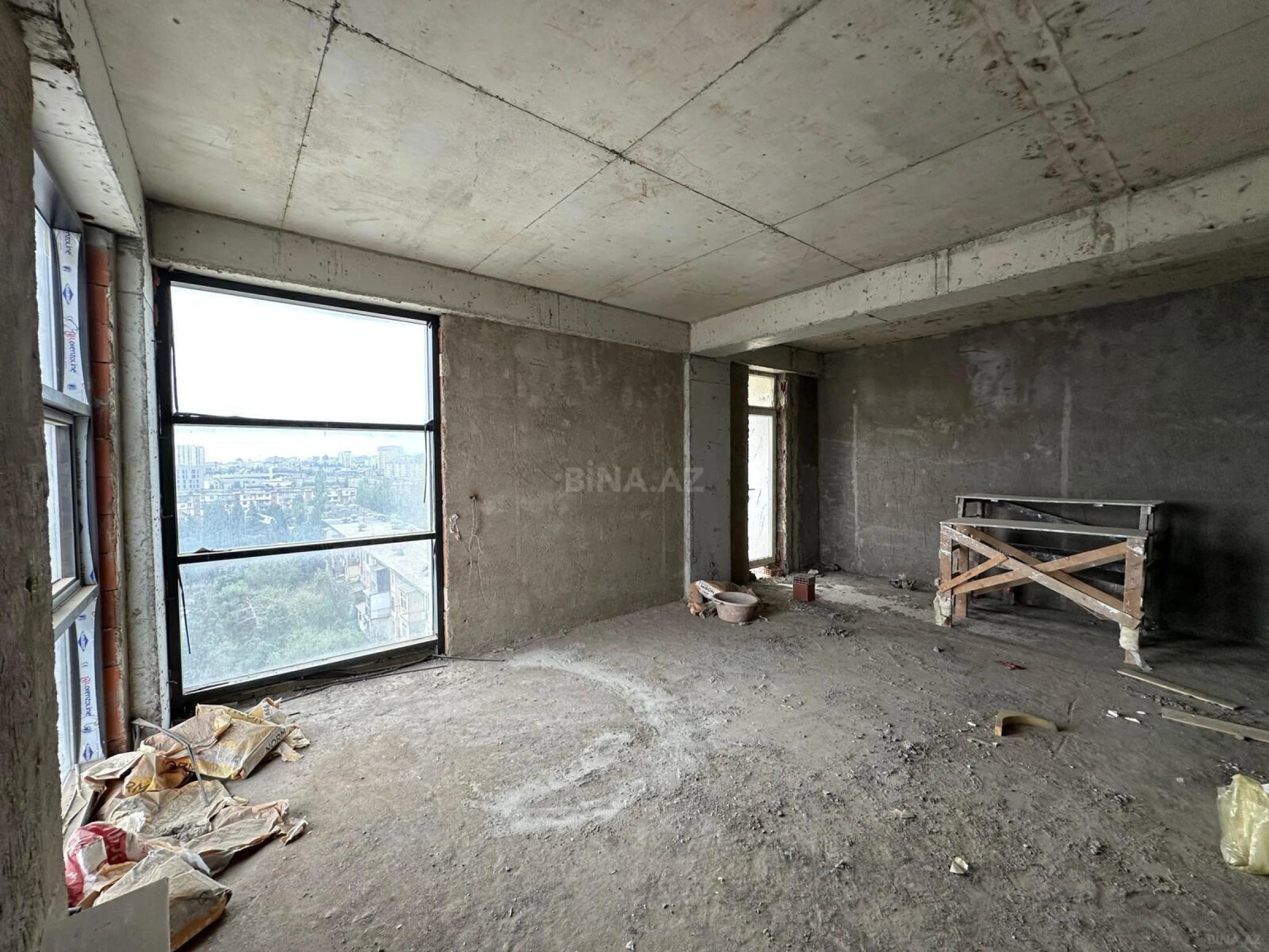 Satılır 3 otaqlı mənzil 143 m²