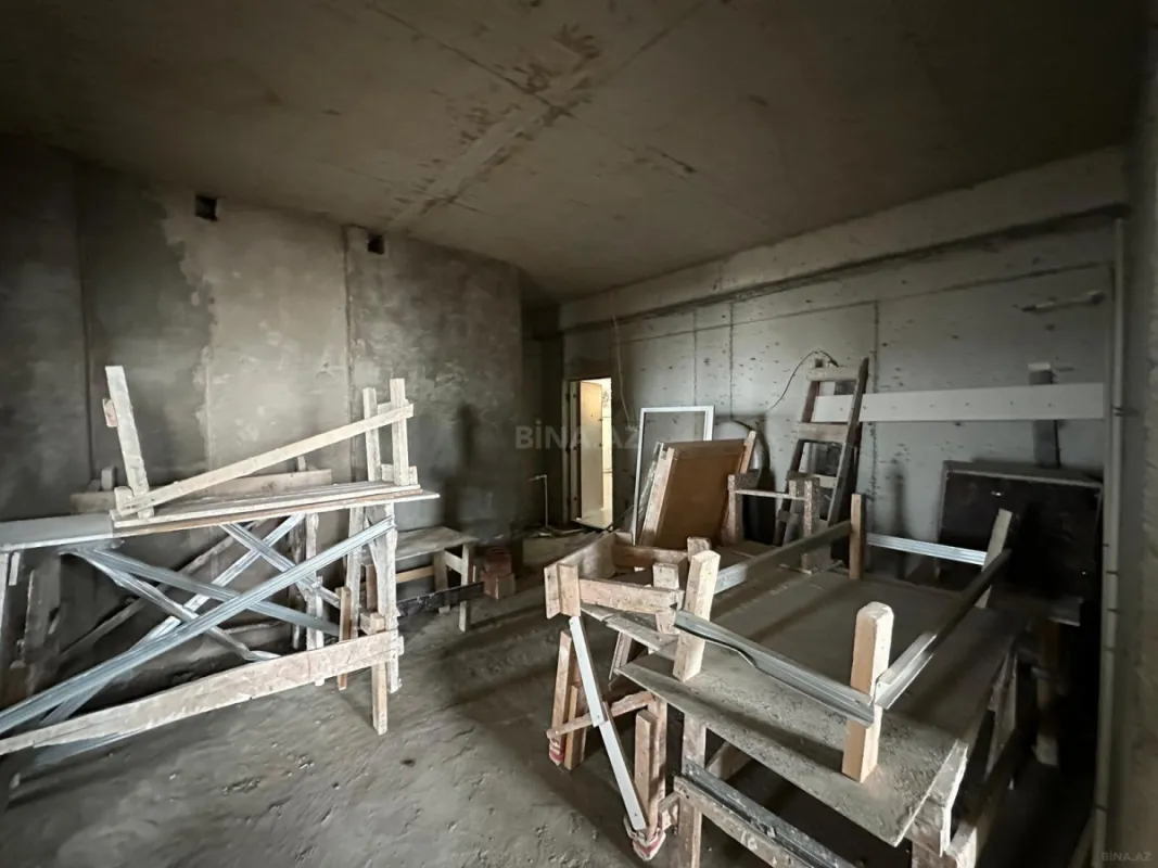 Satılır 3 otaqlı mənzil 143 m²