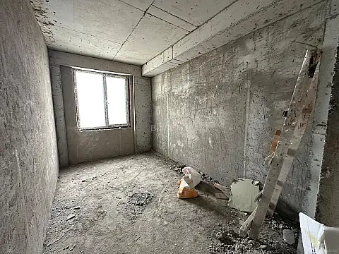 Satılır 3 otaqlı mənzil 143 m²