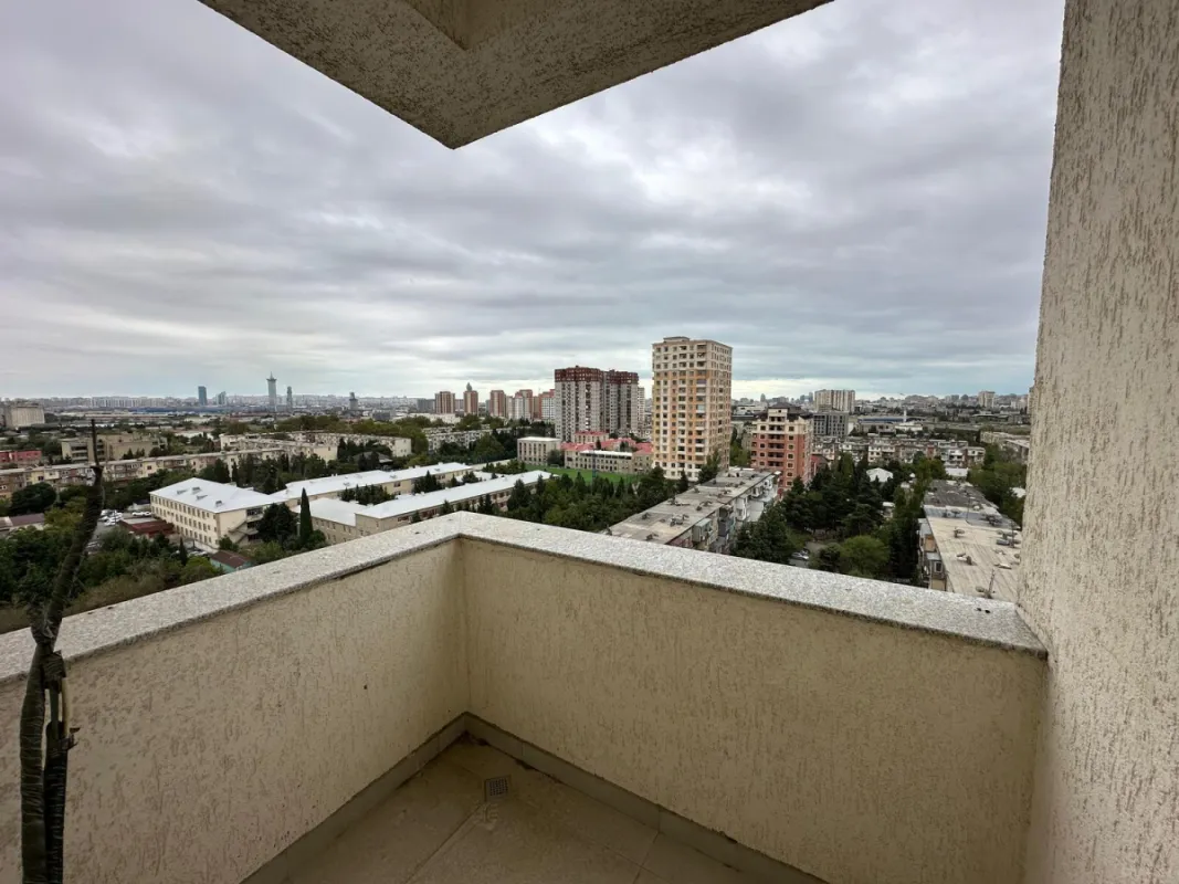 Satılır 4 otaqlı mənzil 181 m²