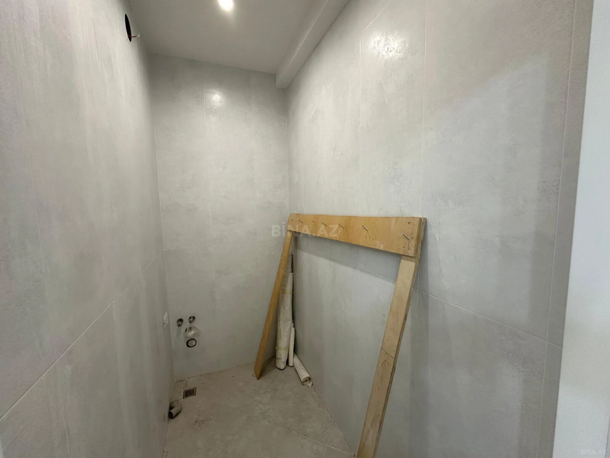 Satılır 4 otaqlı mənzil 181 m²