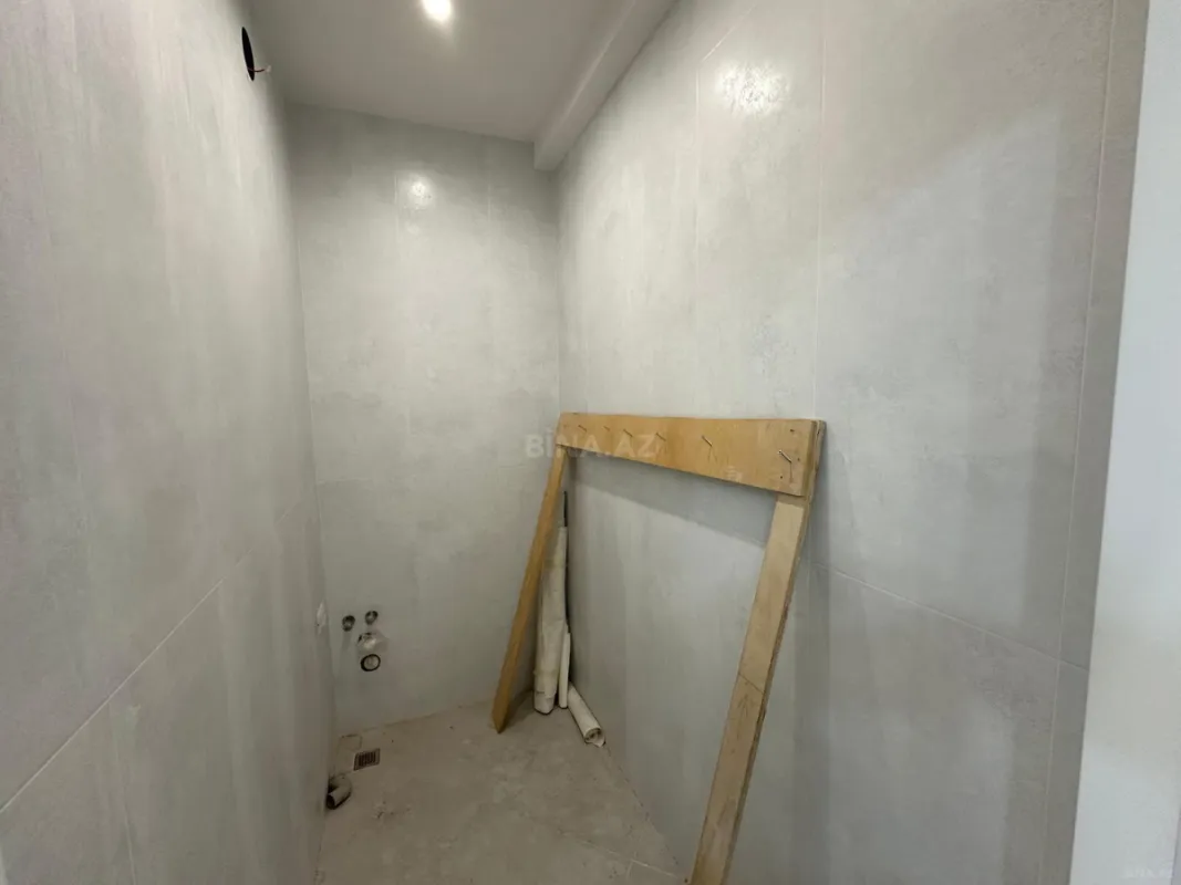 Satılır 4 otaqlı mənzil 181 m²