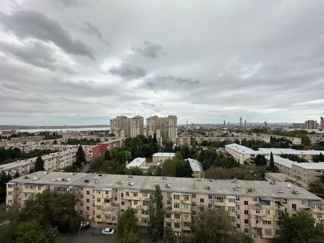 Satılır 4 otaqlı mənzil 181 m²